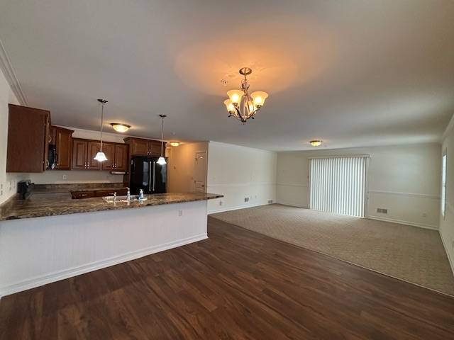 Foto del edificio - 140 Paddock Cir