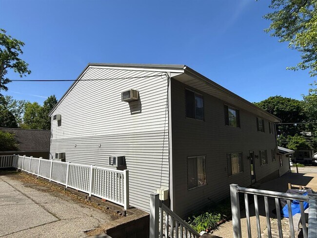 Foto del edificio - 630 S Governor St