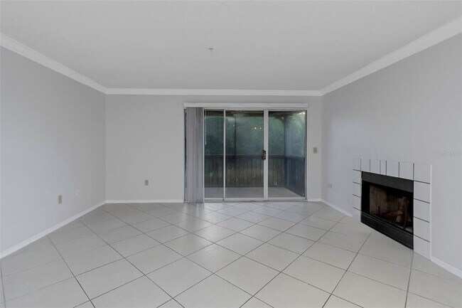 Foto del edificio - 2400 Feather Sound Dr