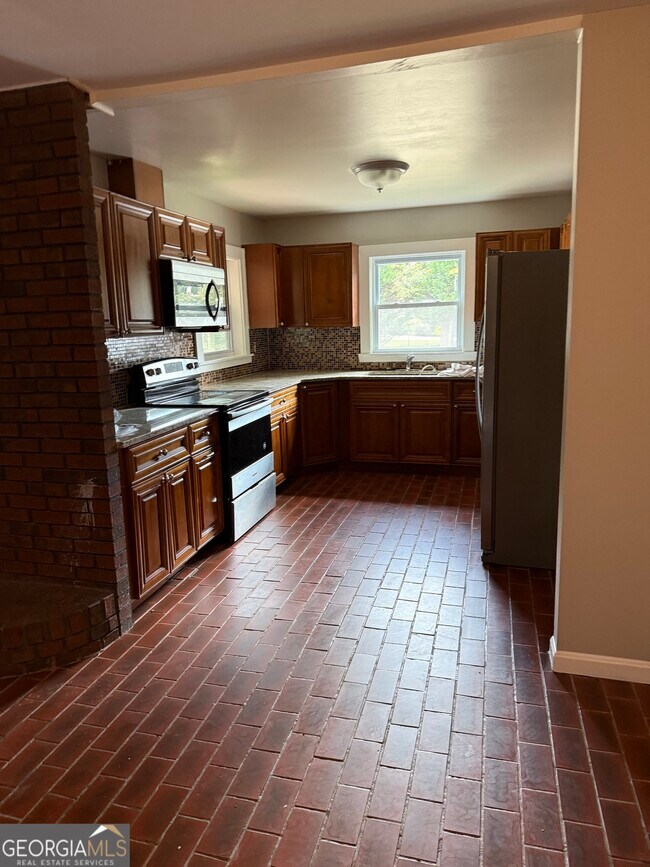 Building Photo - 1780 Elmwood Cir