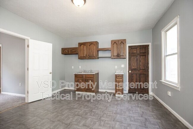 Foto del edificio - 3651 E 55th St