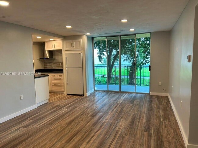 Foto del edificio - 9320 Fontainebleau Blvd