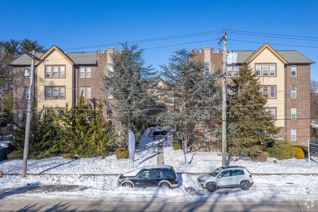 Foto del edificio - English Manor Apartments