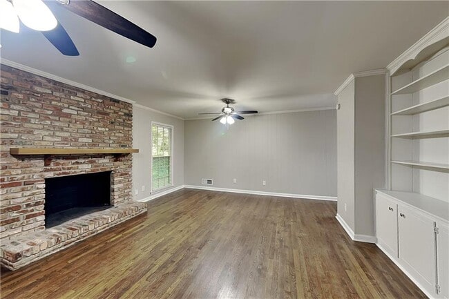 Building Photo - 1250 Ridgefield Dr