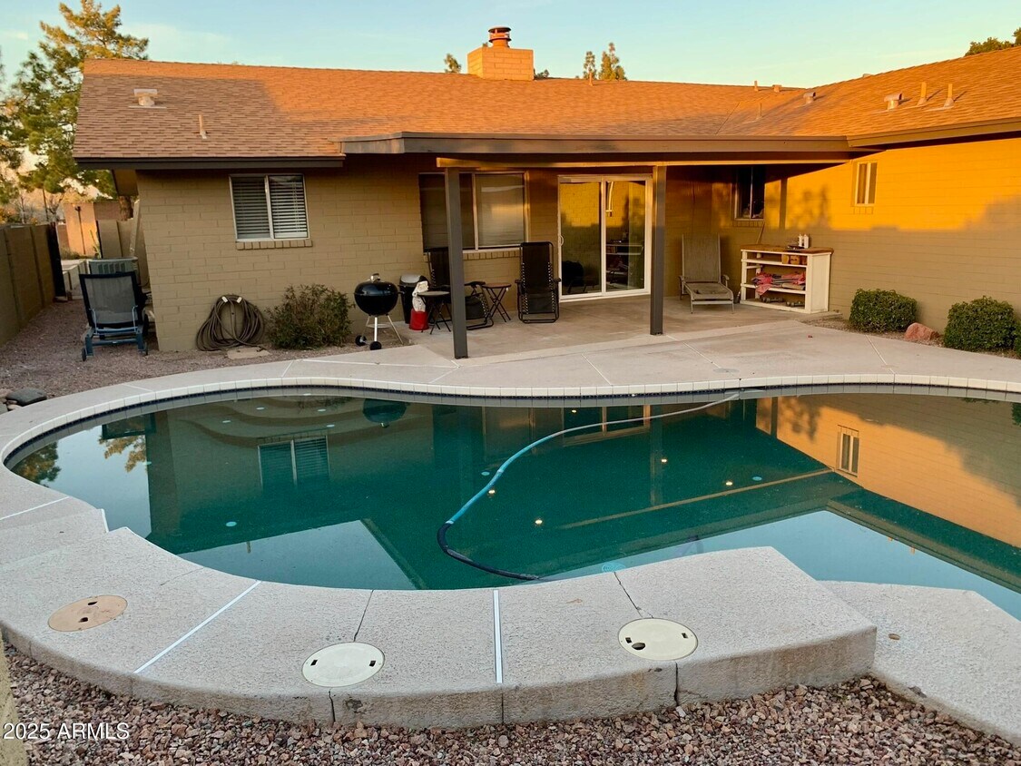 Foto principal - 1235 W 12th Pl