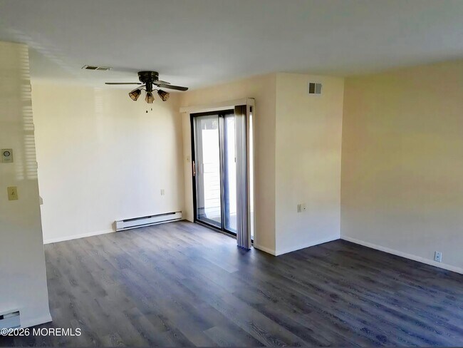 Foto del edificio - 453A Chesterfield Ct