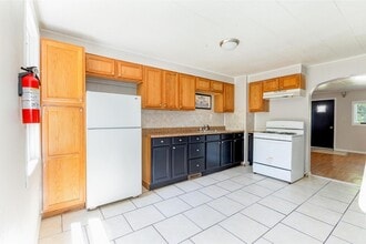 Building Photo - 148 Midland Ave