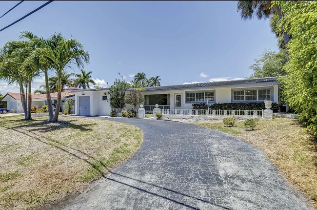 Building Photo - 2041 Coral Reef Dr