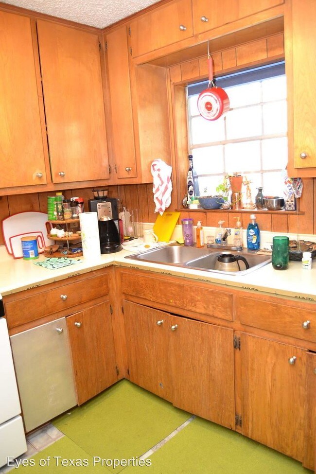 Building Photo - 3411 Duval St