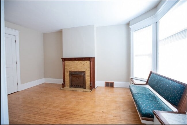 Foto del edificio - 2728 N Murray Ave