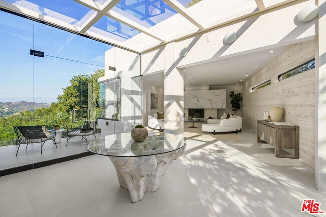 Building Photo - 8896 Lookout Mountain Ave