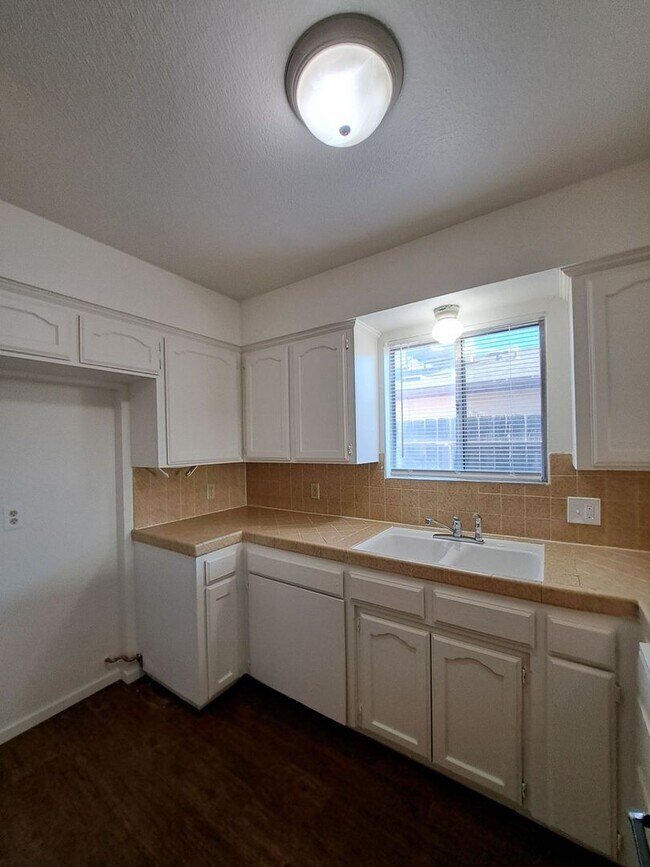 Foto del edificio - Central Unified District 3-bedroom 2-bathr...