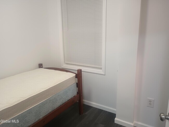 Building Photo - 199 Lark St