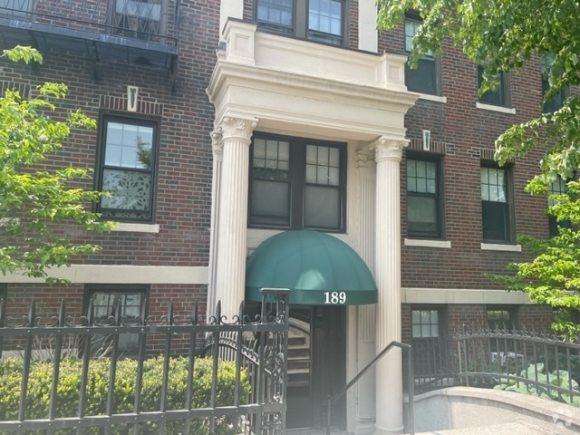 Building Photo - 189 Chestnut Hill Ave