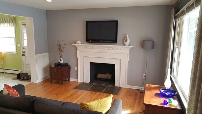Foto del edificio - Incredibly well maintained rancher in Monrovia available mid June!