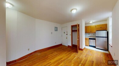 Building Photo - 244 W 109th St