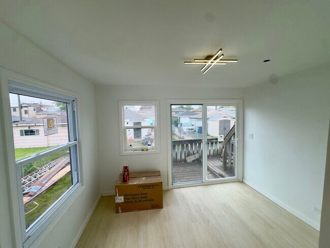 Building Photo - 1335 Marengo Ave