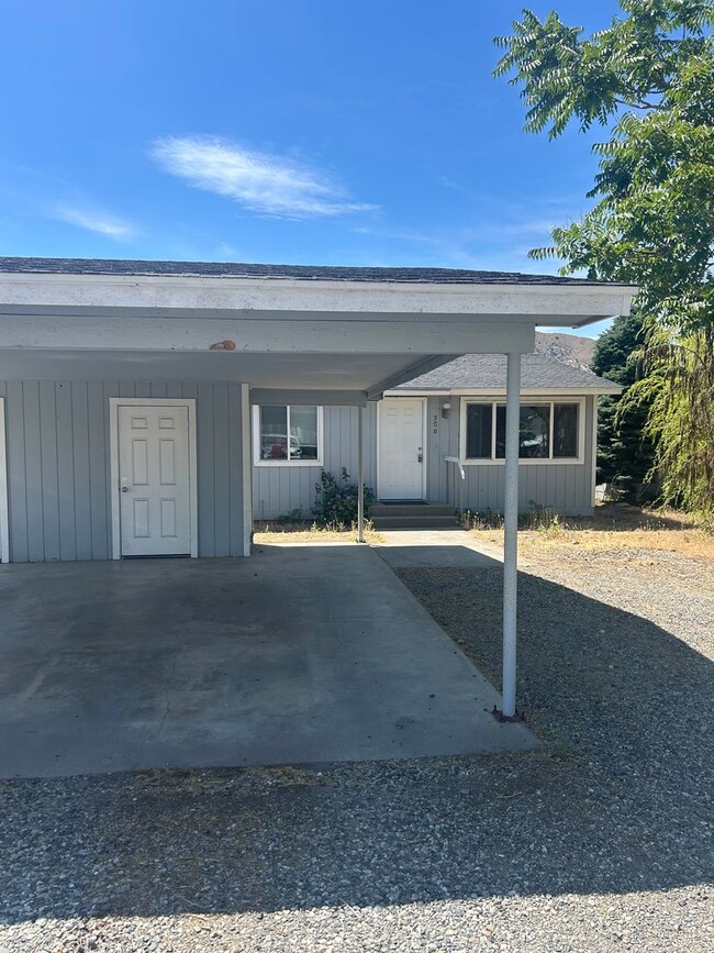Building Photo - Beautiful 2 bedroom 1 bathroom