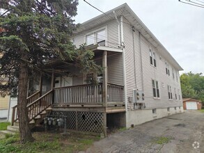 Building Photo - 372 Mansion St