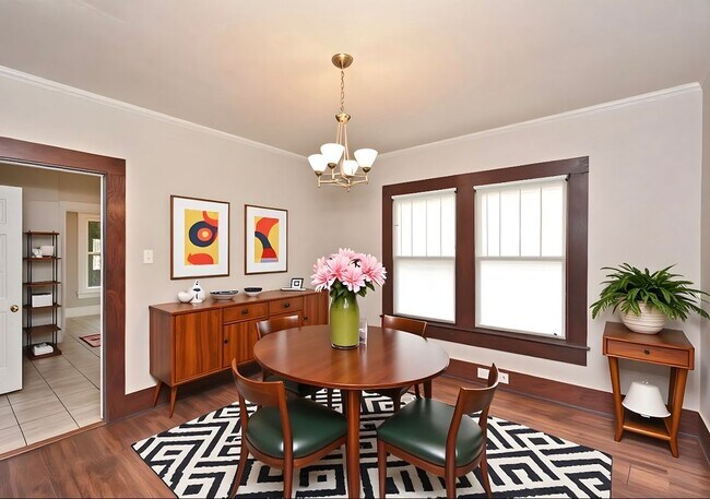 Building Photo - 525 53rd St Ens