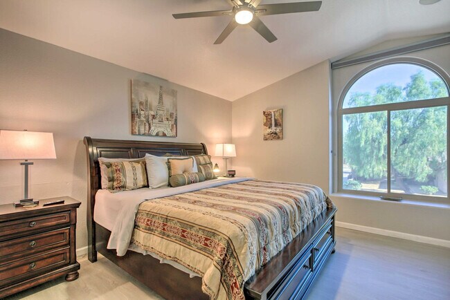 Building Photo - 9718 E Gelding Dr