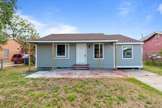Building Photo - 1725 Whittier Dr