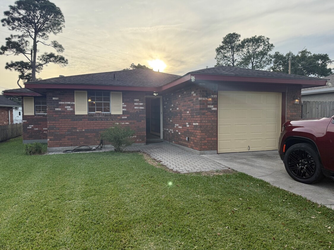 Primary Photo - 119 Jay St