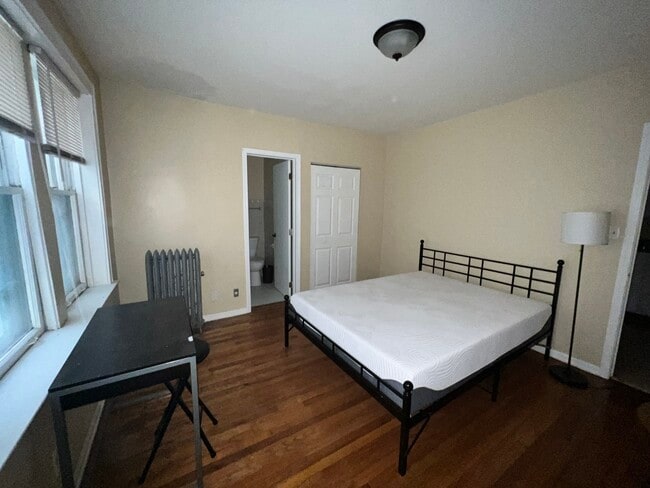 Building Photo - 5143 S Kenwood Ave