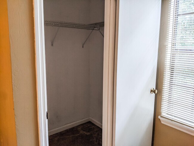 Building Photo - 3724 Rockbrook Ct