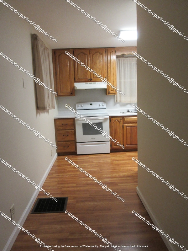 Building Photo - 206 W Poplar St