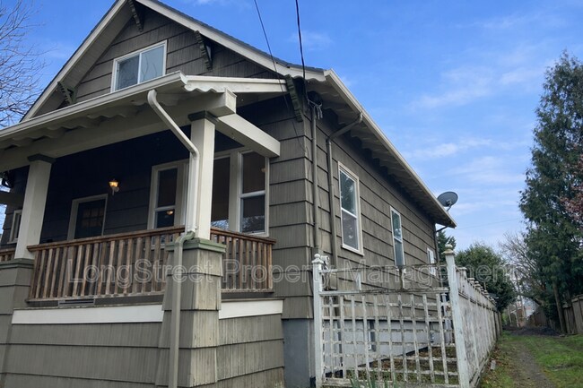 Building Photo - 2624 NE Sumner St