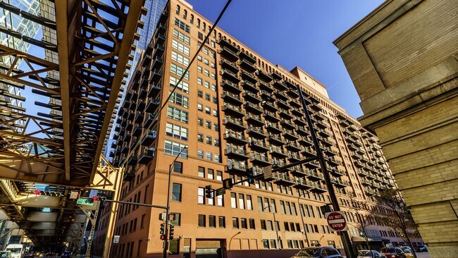 Foto del edificio - 165 N Canal St