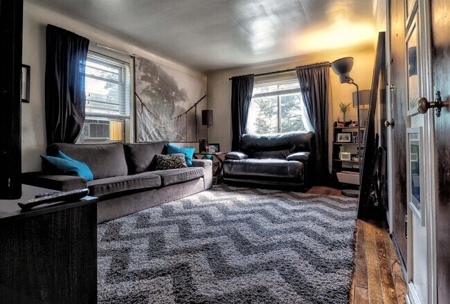 Foto del edificio - 6217 Fairhurst Ave
