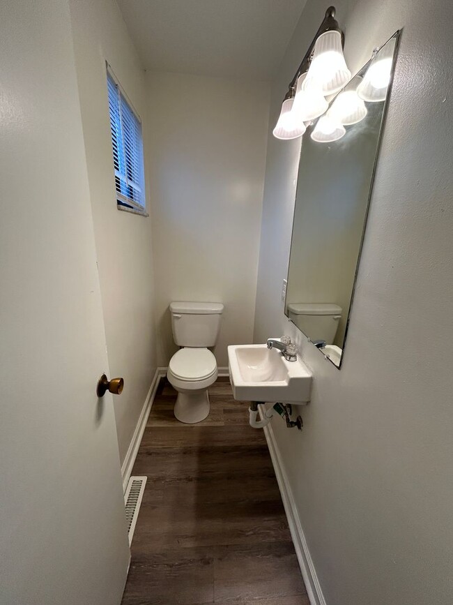 Foto del edificio - 1180 - 1186 E McCarley Dr