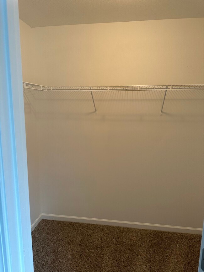 Building Photo - 511 Canary Ct