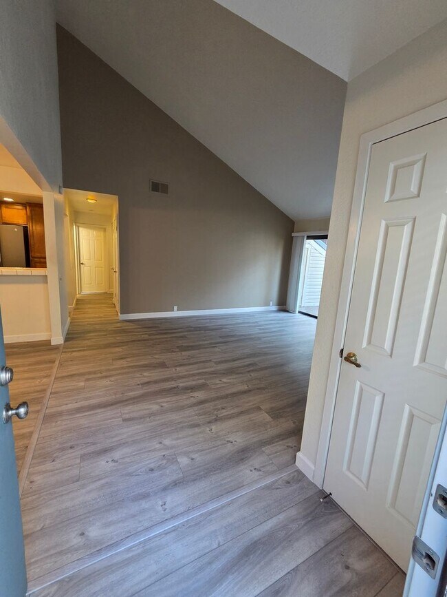 Building Photo - Hurley Place Condo