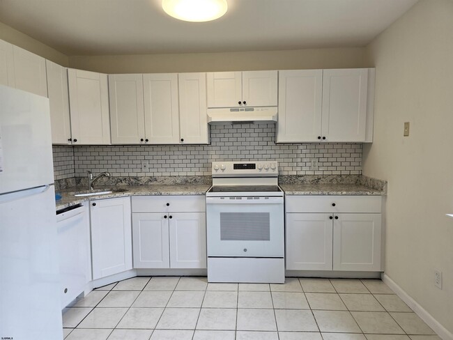 Building Photo - 3410 Juniper Ct