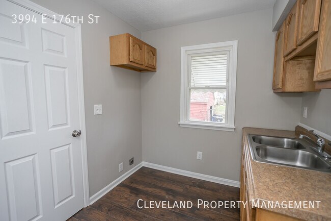 Building Photo - Fully Renovated Cape Cod