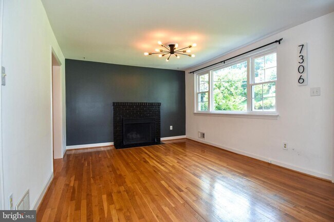 Building Photo - 7306 Woodley Pl