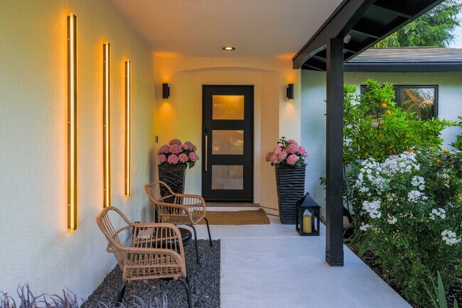 Foto del edificio - 4763 Golden Rd