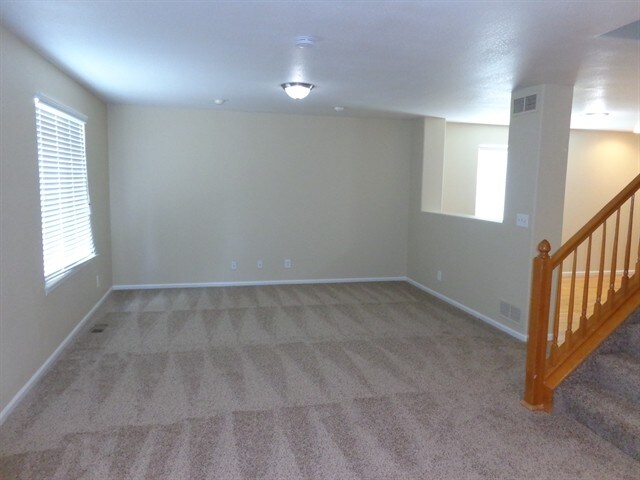 Building Photo - 10910 Steele St