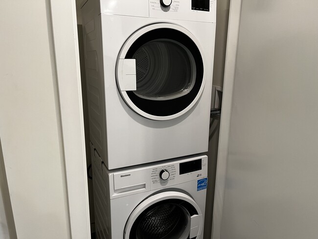 Washer/Dryer - 5311 Goring St