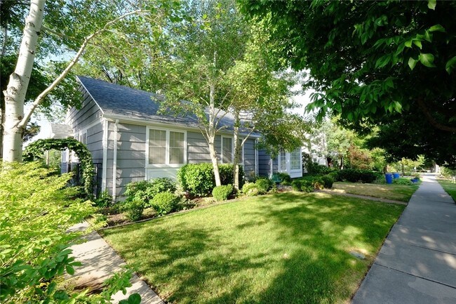 Building Photo - 572 East 11th Avenue