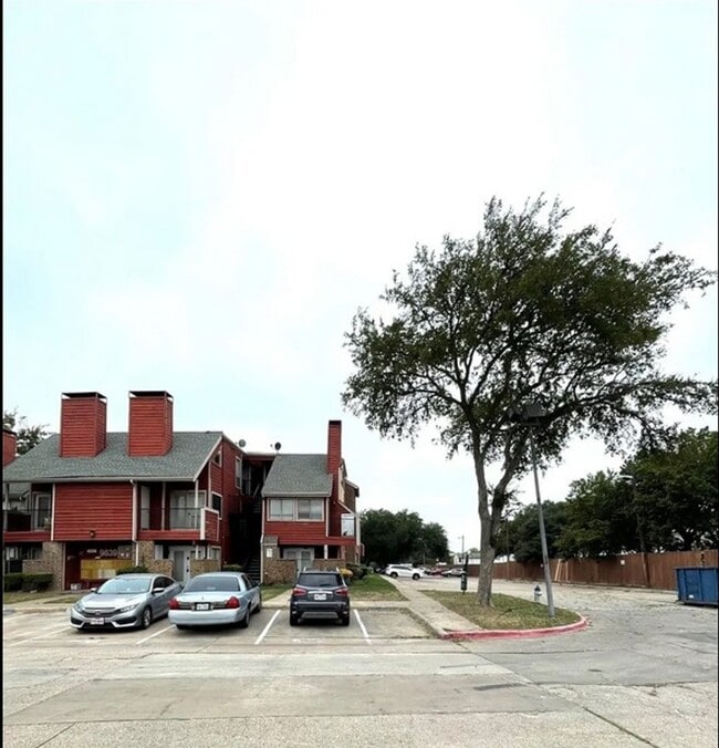 Building Photo - 9839 Walnut St