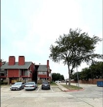 Building Photo - 9839 Walnut St