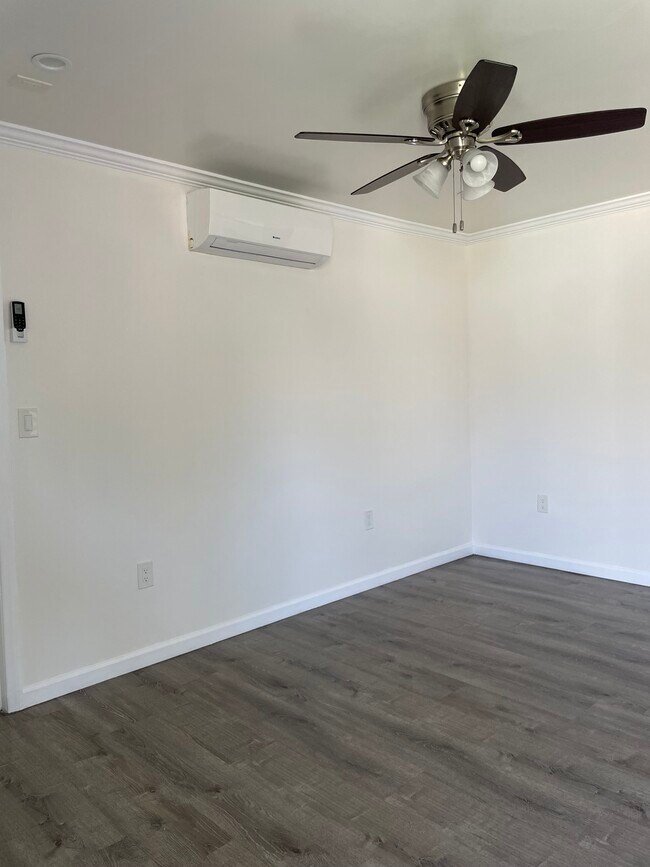 Foto del edificio - 747 Hoefner Ave