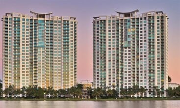 Building Photo - 2681 N Flamingo Rd
