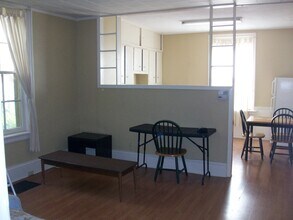 Building Photo - 543 Reid St