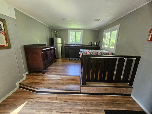 Building Photo - 1002 Artline Rd