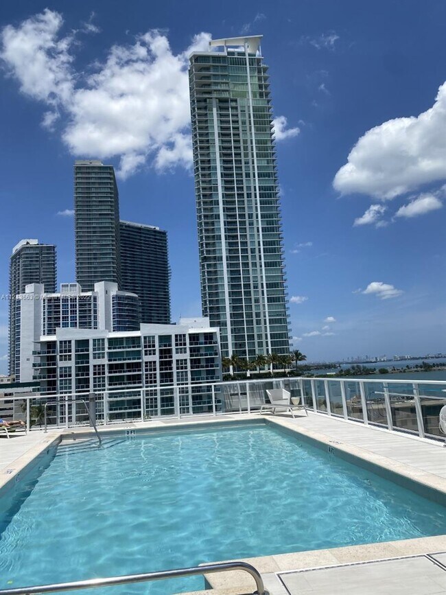 Foto del edificio - 501 NE 31st St